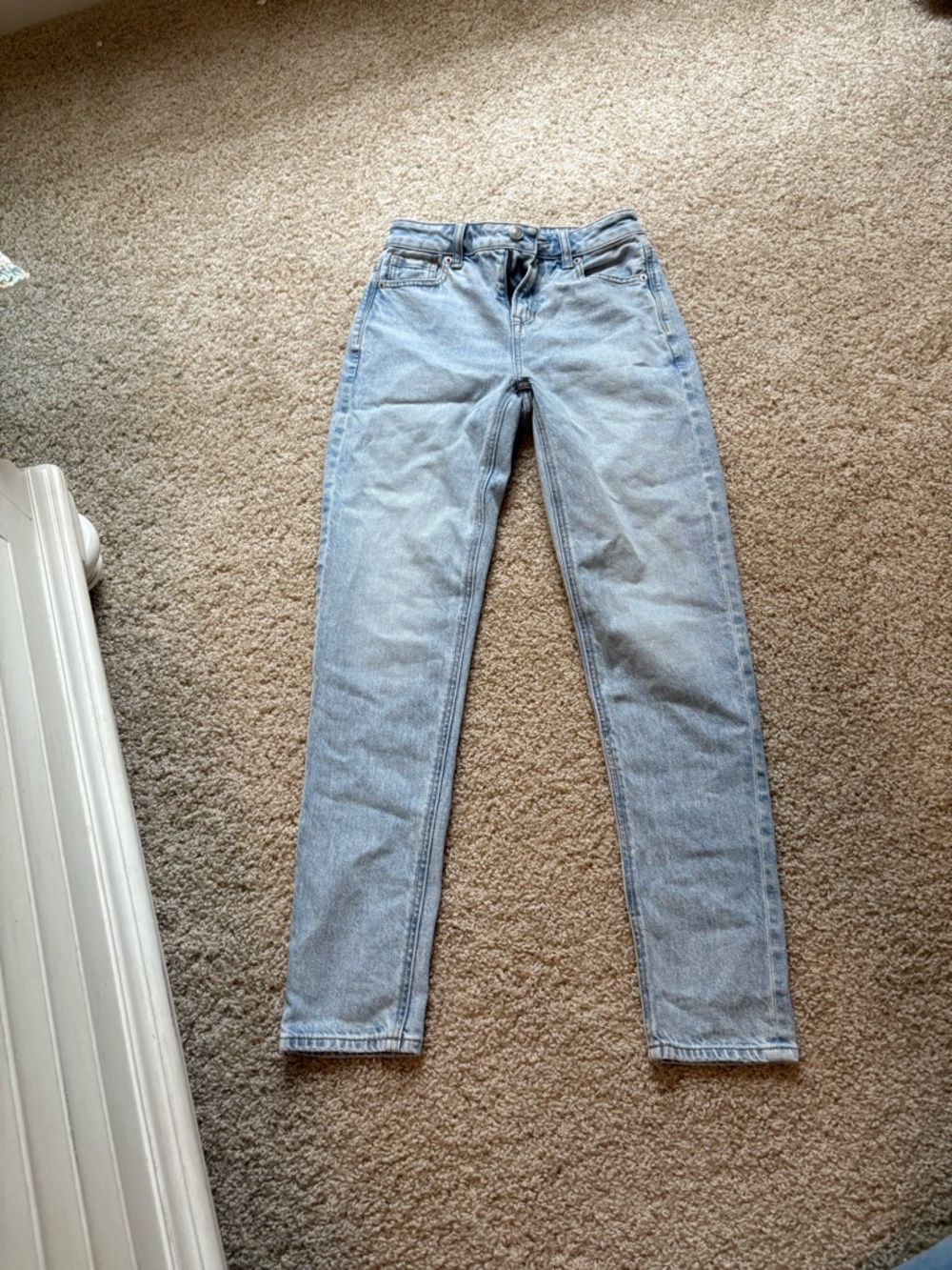 Women’s Light Blue High-Rise Mom Jeans
